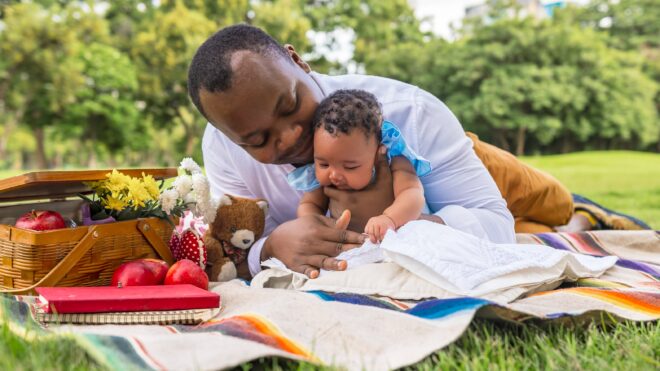 baby and dad outside